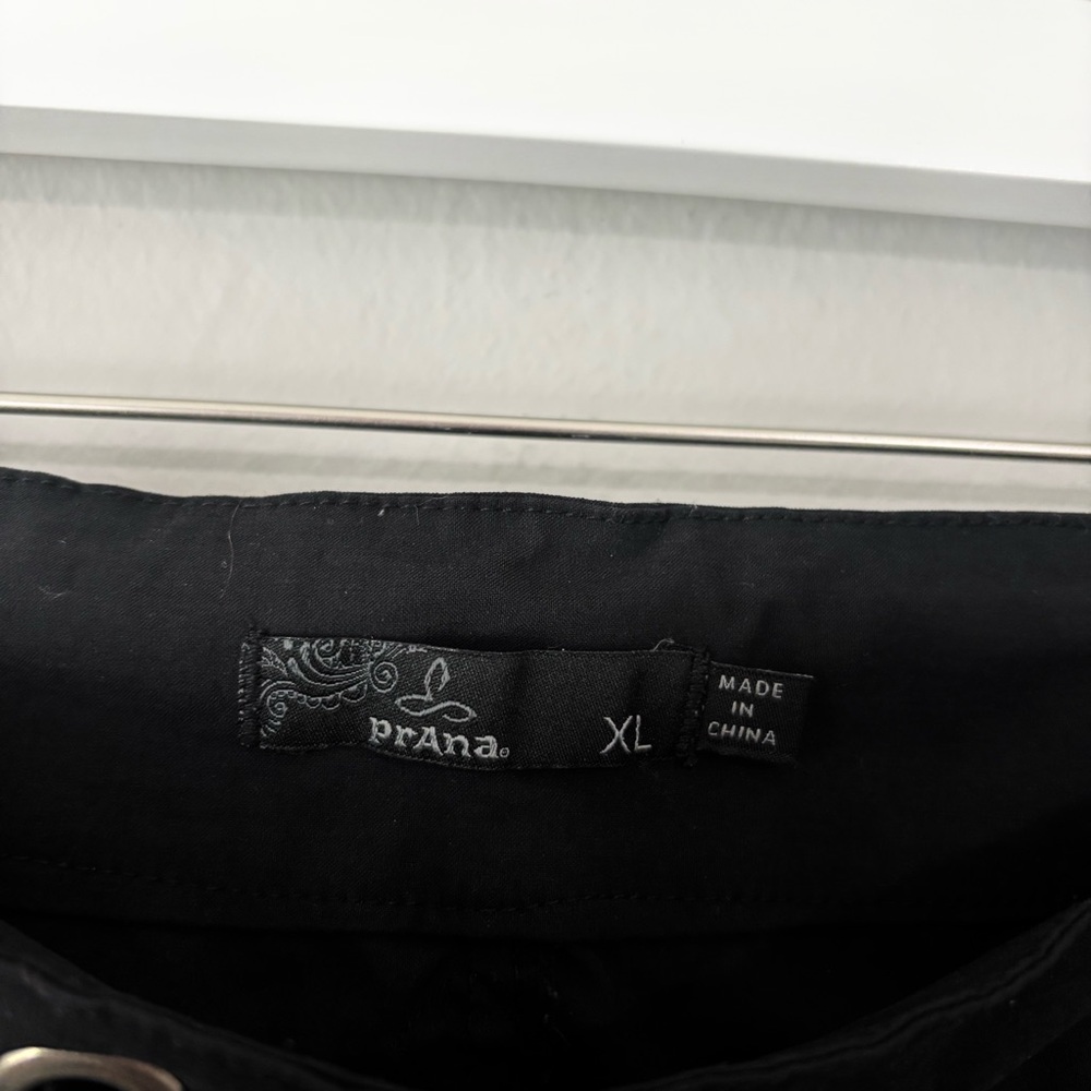 PRANA Black Cropped Outerwear Capri Pants - Picture 2 of 4